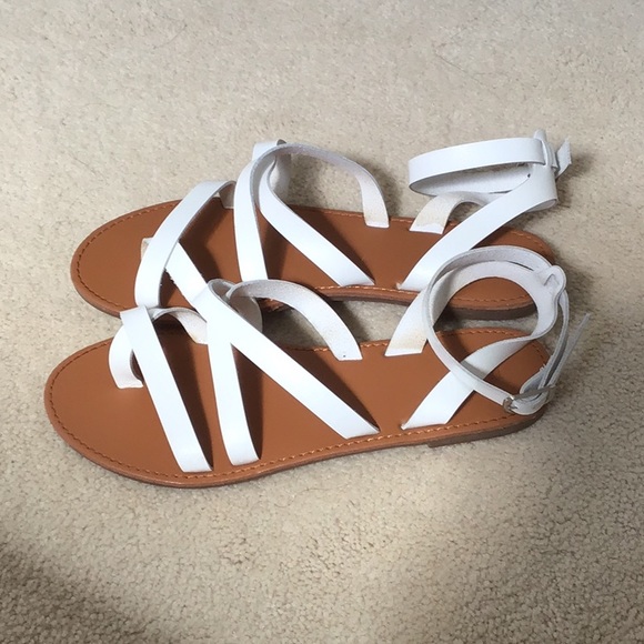 GIRLS WHITE LACE DRESS AND SANDALS FOREVER 21 - Picture 11 of 16